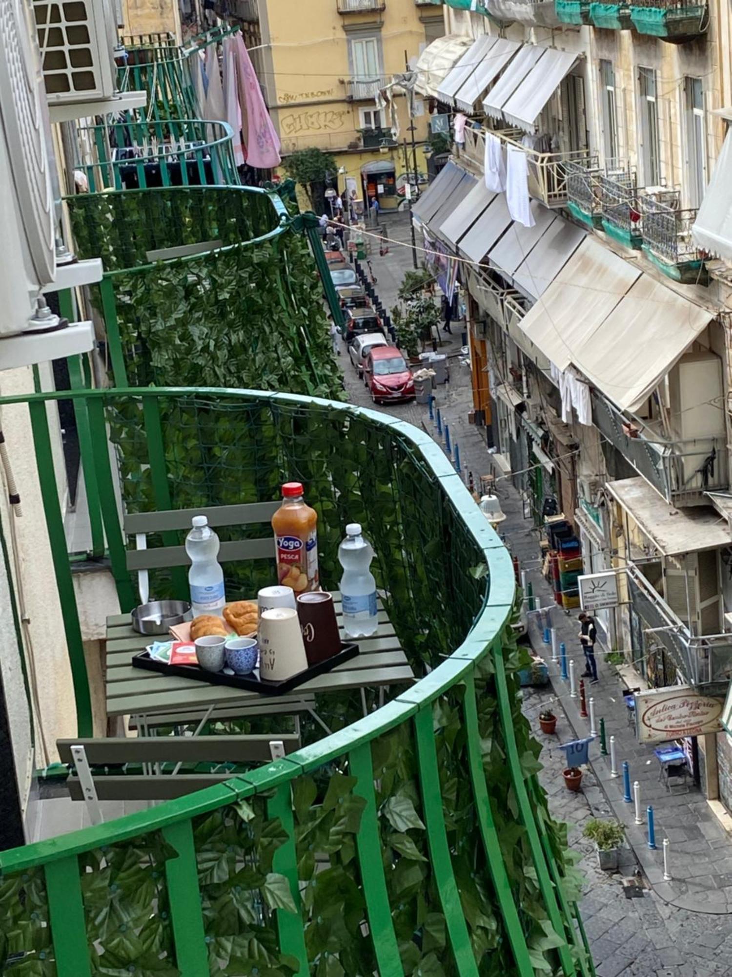 B&B Civico 22 Silvestre Наполи Екстериор снимка