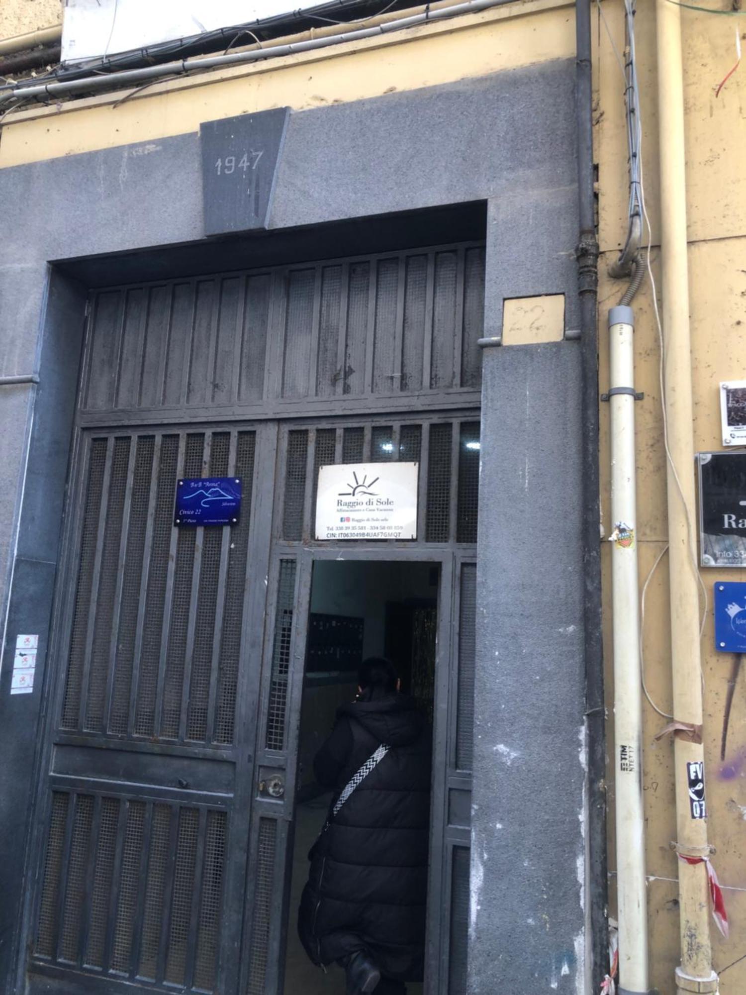 B&B Civico 22 Silvestre Наполи Екстериор снимка
