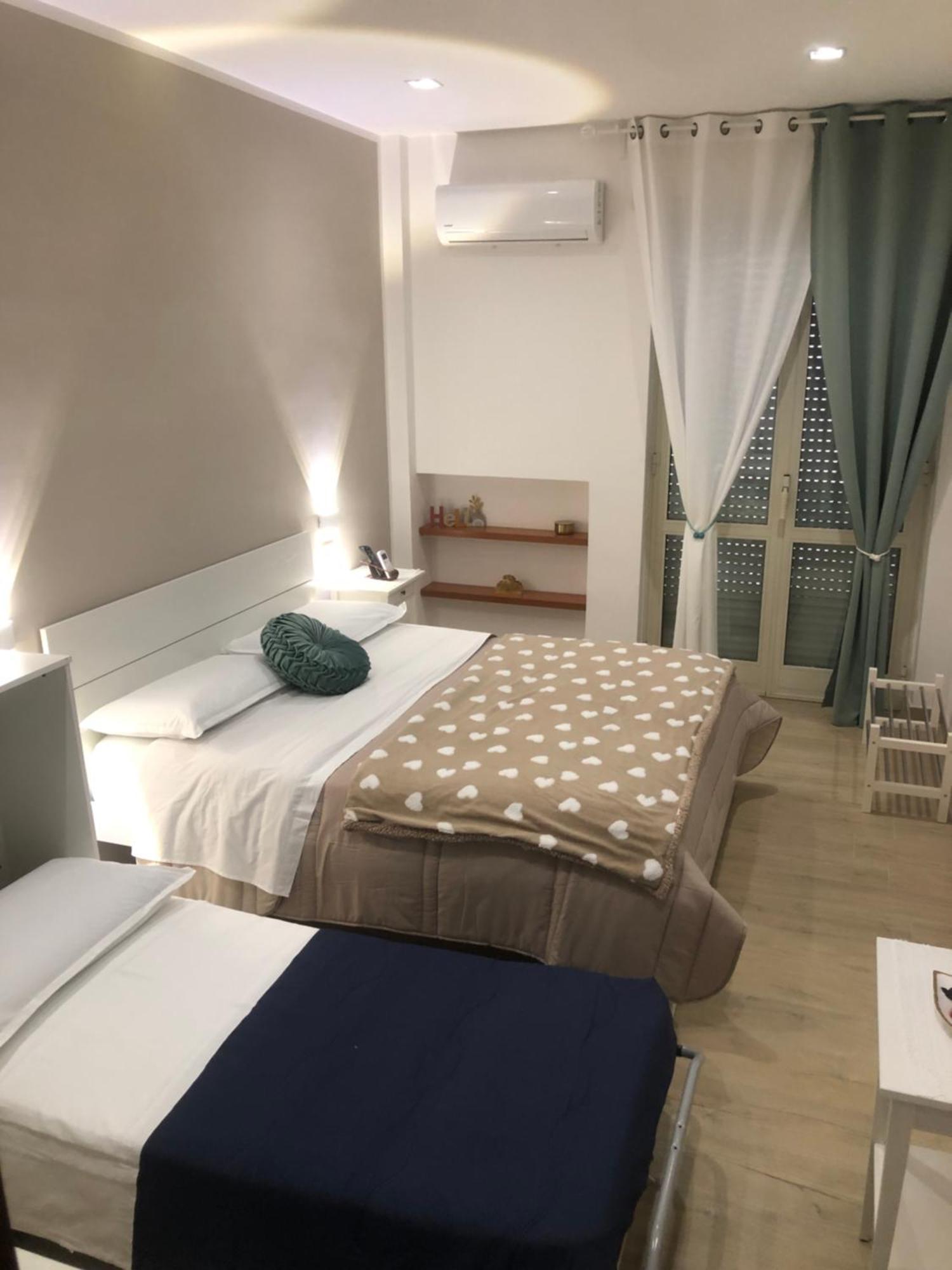 B&B Civico 22 Silvestre Наполи Екстериор снимка